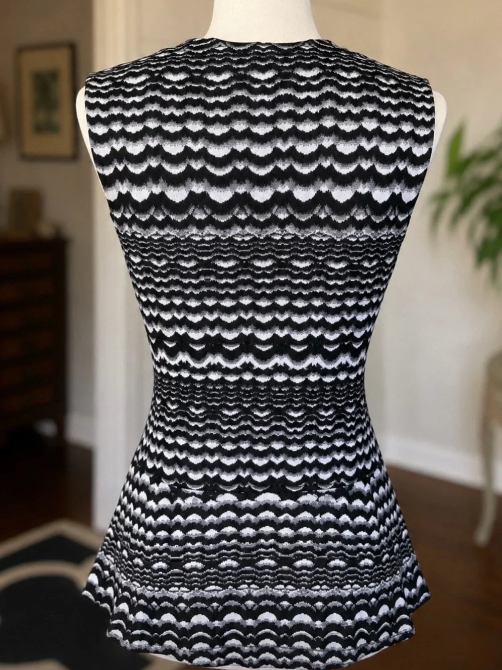 BCBG MAXAZRIA Textured Knit Peplum Top Black White Sleeveless S